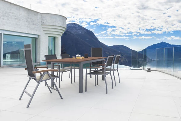 VILLANA Esstischgarnitur, Silber/schwarz, Alu / FSC-Akazienholz, Ausziehtisch 150/200 Cm, 4 Stapelsessel, 2 Hochlehner 3 VILLANA Esstischgarnitur, Silber/schwarz, Alu / FSC-Akazienholz, Ausziehtisch 150/200 Cm, 4 Stapelsessel, 2 Hochlehner