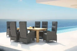 OUTFLEXX Esstischgarnitur, Polyrattan/Teakholz, Tisch 200 X 100 Cm, 6 Hochlehner- Diningsessel, Inkl. Polster 35 OUTFLEXX Esstischgarnitur, Polyrattan/Teakholz, Tisch 200 X 100 Cm, 6 Hochlehner- Diningsessel, Inkl. Polster -Gartenmoebel Verkaufs-Shop 19371 16 CGI.jpg