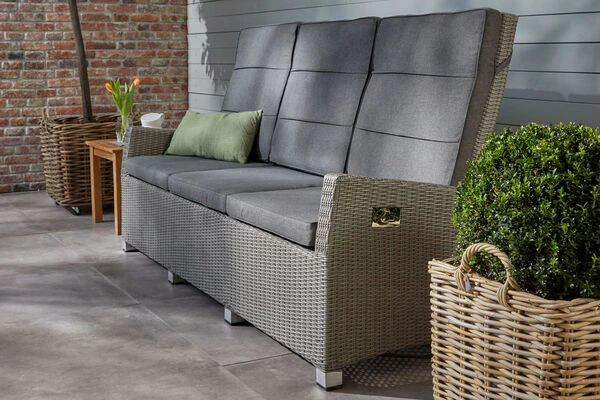 Ploß Vigo Comfort 3-Sitzer Speise-/Lounge-Sofa, Stahlgrau-meliert, Polyrattan, 210x84x110cm, Verstellbar 4 Ploß Vigo Comfort 3-Sitzer Speise-/Lounge-Sofa, Stahlgrau-meliert, Polyrattan, 210x84x110cm, Verstellbar – Bild 2