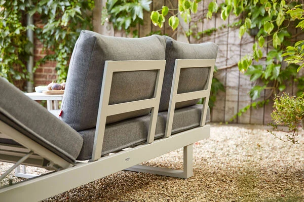 SIENA GARDEN Avenia Dining-Bank/Liege, Matt Weiß-grau/stone Grey, Aluminium, 73x195x70 Cm, Inkl. Sitz-und Rückenkissen 12 SIENA GARDEN Avenia Dining-Bank/Liege, Matt Weiß-grau/stone Grey, Aluminium, 73x195x70 Cm, Inkl. Sitz-und Rückenkissen – Bild 10