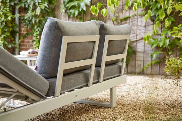 SIENA GARDEN Avenia Dining-Bank/Liege, Matt Weiß-grau/stone Grey, Aluminium, 73x195x70 Cm, Inkl. Sitz-und Rückenkissen 11 SIENA GARDEN Avenia Dining-Bank/Liege, Matt Weiß-grau/stone Grey, Aluminium, 73x195x70 Cm, Inkl. Sitz-und Rückenkissen – Bild 9