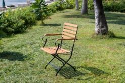 OUTFLEXX Sitzgruppe, Natur/schwarz, Stahl/FSC-Akazienholz, 120x80 Cm, 4 Klappstühle, Pulverbeschichtet, Verzinkt, Mit Armlehnen -Gartenmoebel Verkaufs-Shop 23883 03.jpg