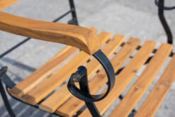 OUTFLEXX Sitzgruppe, Natur/schwarz, Stahl/FSC-Akazienholz, 120x80 Cm, 4 Klappstühle, Pulverbeschichtet, Verzinkt, Mit Armlehnen -Gartenmoebel Verkaufs-Shop 23883 08.jpg