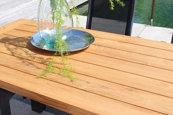 HARTMAN Sondermodell Yasmani/Alice Esstischgruppe, Xerix, Alu/Teakholz, 4x4 Textilen, 240x100cm, 6 Stapelsessel 4 HARTMAN Sondermodell Yasmani/Alice Esstischgruppe, Xerix, Alu/Teakholz, 4x4 Textilen, 240x100cm, 6 Stapelsessel – Bild 2